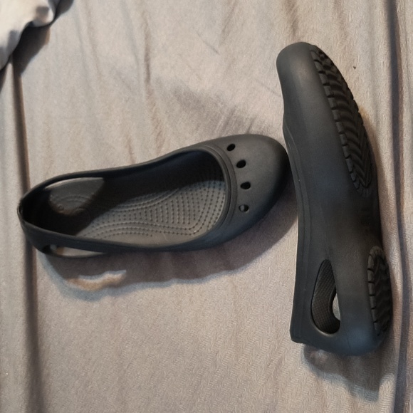 Crocs black shoes - Picture 1 of 3